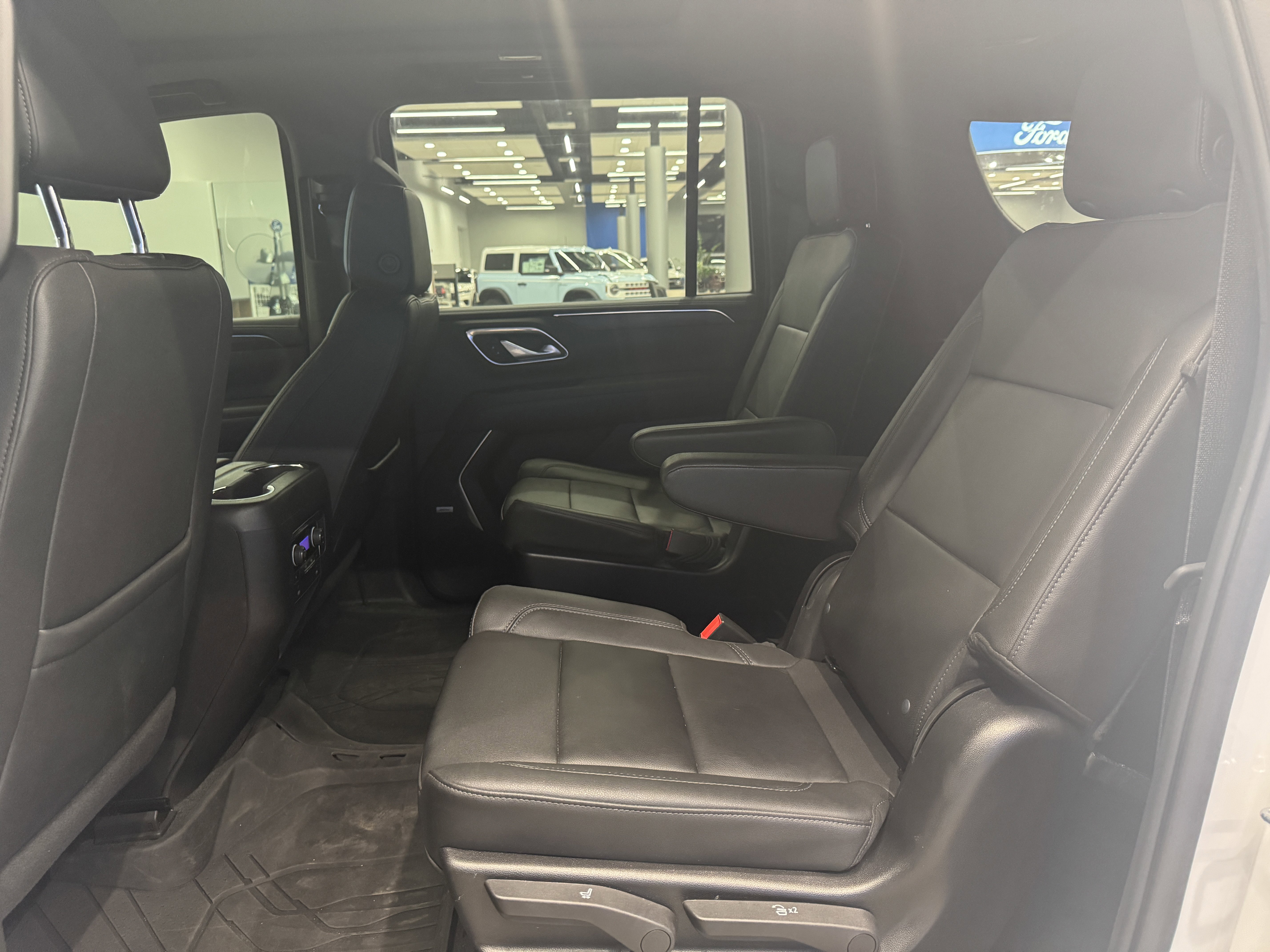 Used 2022 Chevrolet Suburban Z71 w/ Z71 Off-Road Package image 11