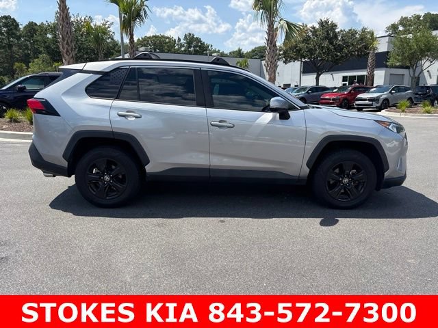 Used 2021 Toyota RAV4 XLE FWD image 1