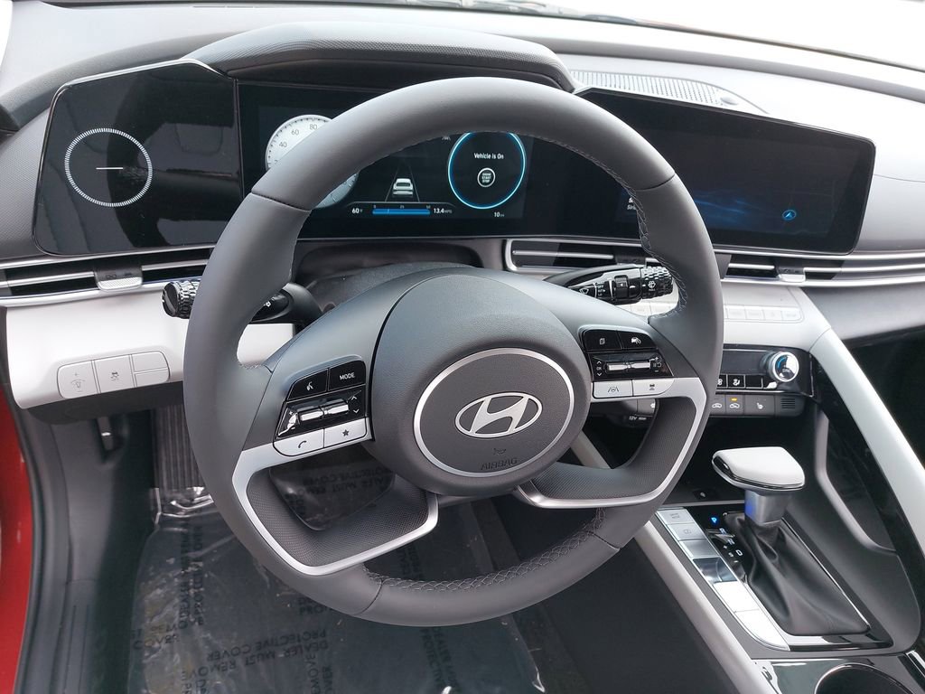 Certified 2025 Hyundai Elantra Limited FWD image 16
