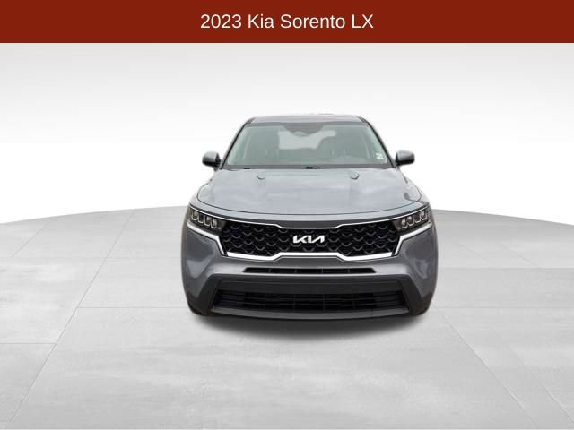 Used 2023 Kia Sorento LX image 2