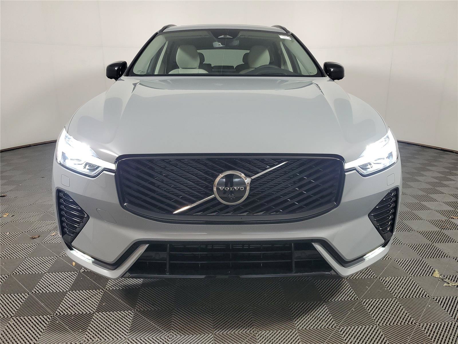 New 2026 Volvo XC60 B5 Ultra w/ Protection Package Premier AWD/4WD image 2
