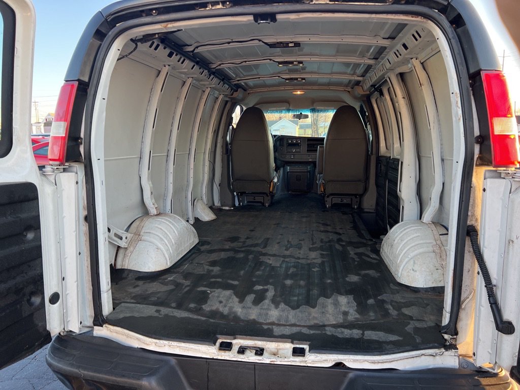 Used 2015 Chevrolet Express 2500 RWD image 19
