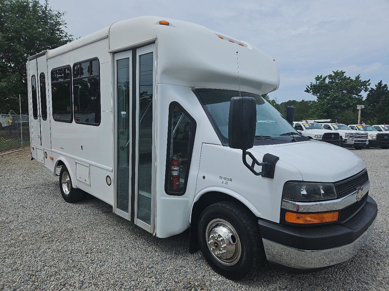 Used 2015 Chevrolet Express 3500 w/ Shuttle Bus Package RWD image 9
