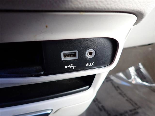 Used 2018 Chrysler Pacifica Touring-L FWD image 16