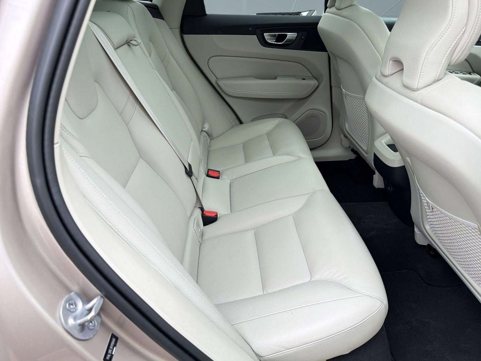 Certified 2024 Volvo XC60 B5 Plus w/ Climate Package image 29