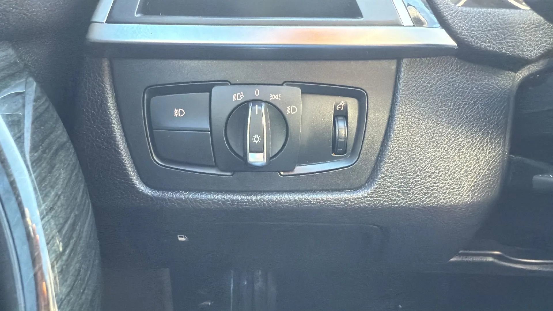 Used 2018 BMW 330e 330e iPerformance Sedan 4D image 15