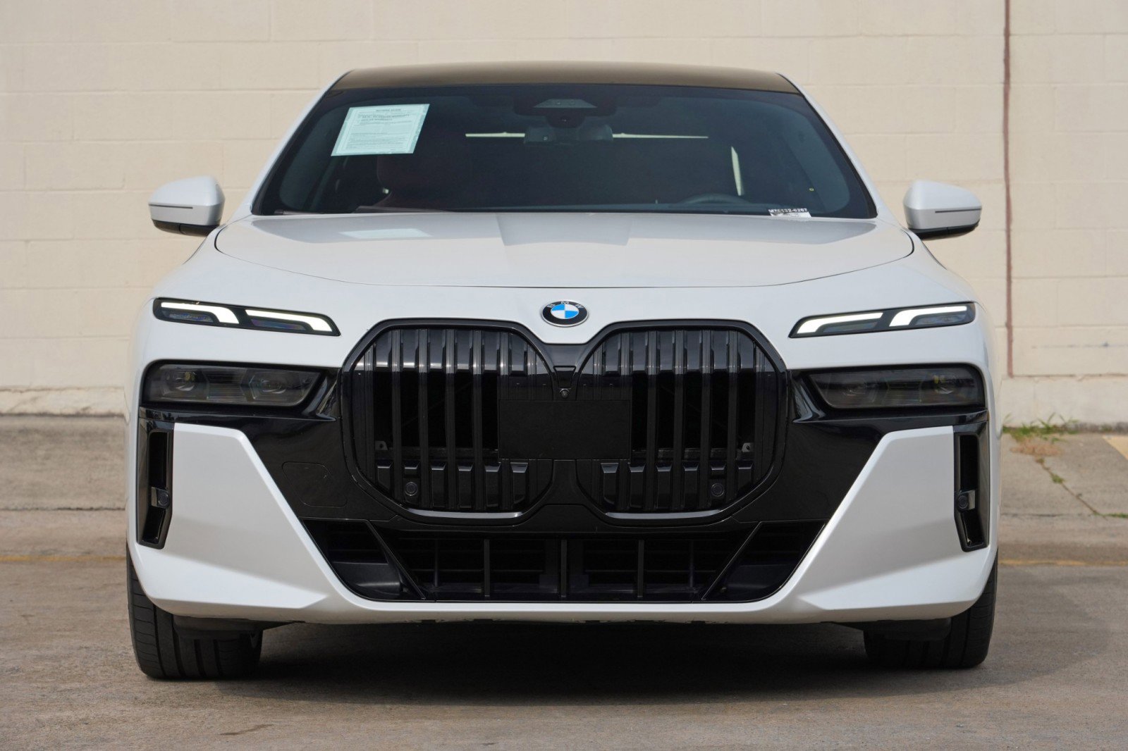 Used 2023 BMW 740i w/ Parking Assistance Package RWD image 7