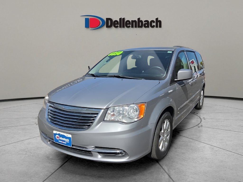 Used 2015 Chrysler Town & Country Touring FWD image 8