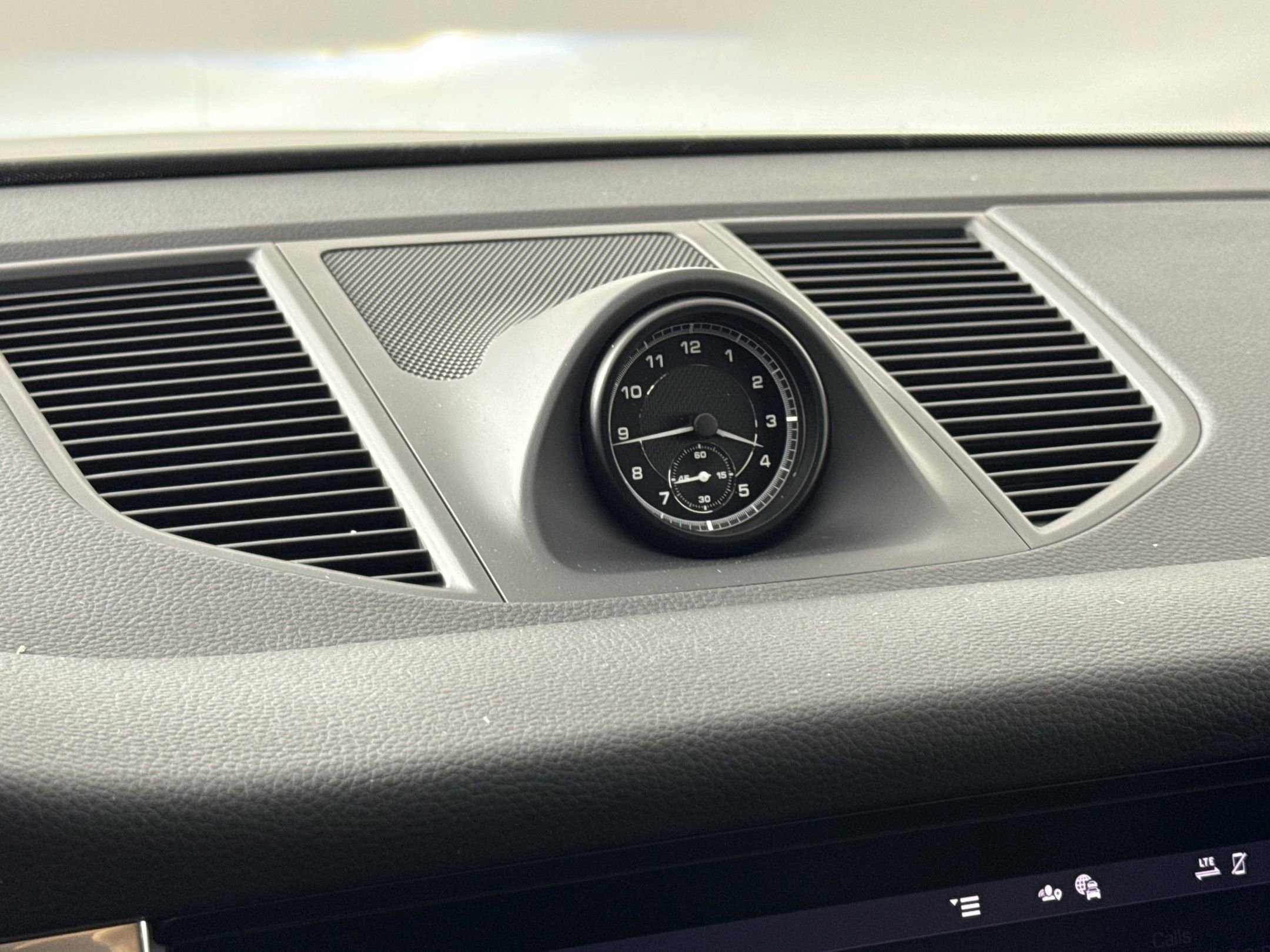 New 2025 Porsche Macan image 20