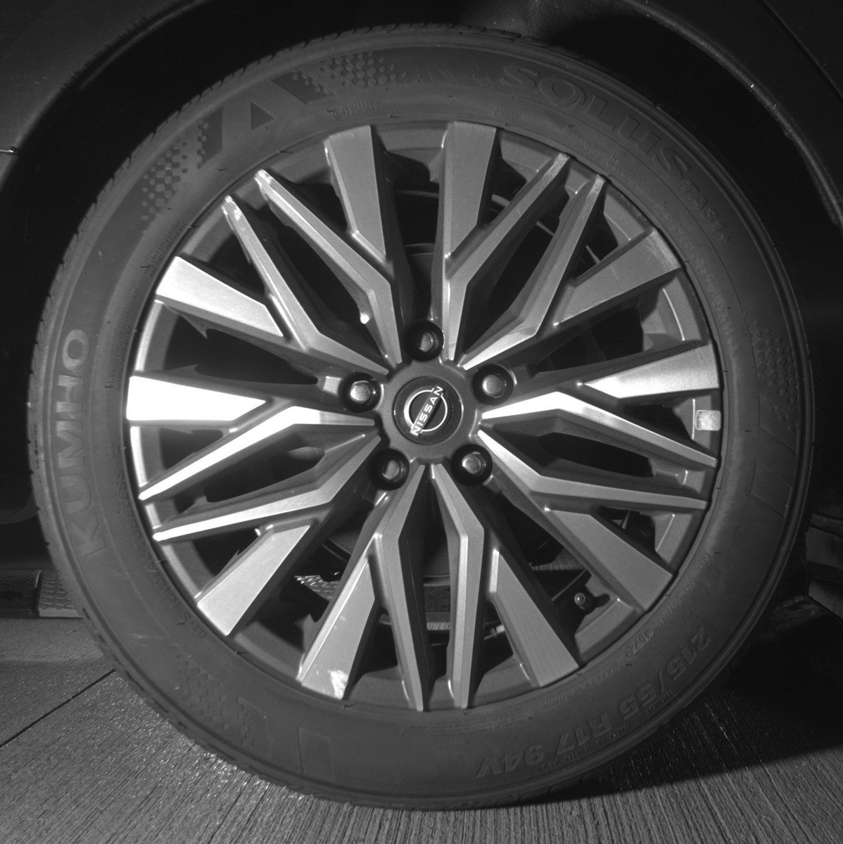 Used 2025 Nissan Altima 2.5 SV FWD image 15