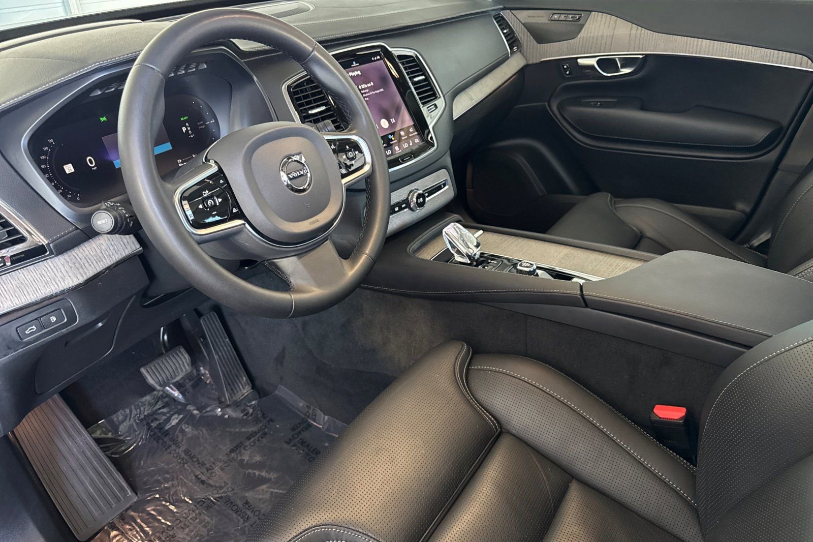 Used 2023 Volvo XC90 T8 Ultimate w/ Protection Package Premier image 13