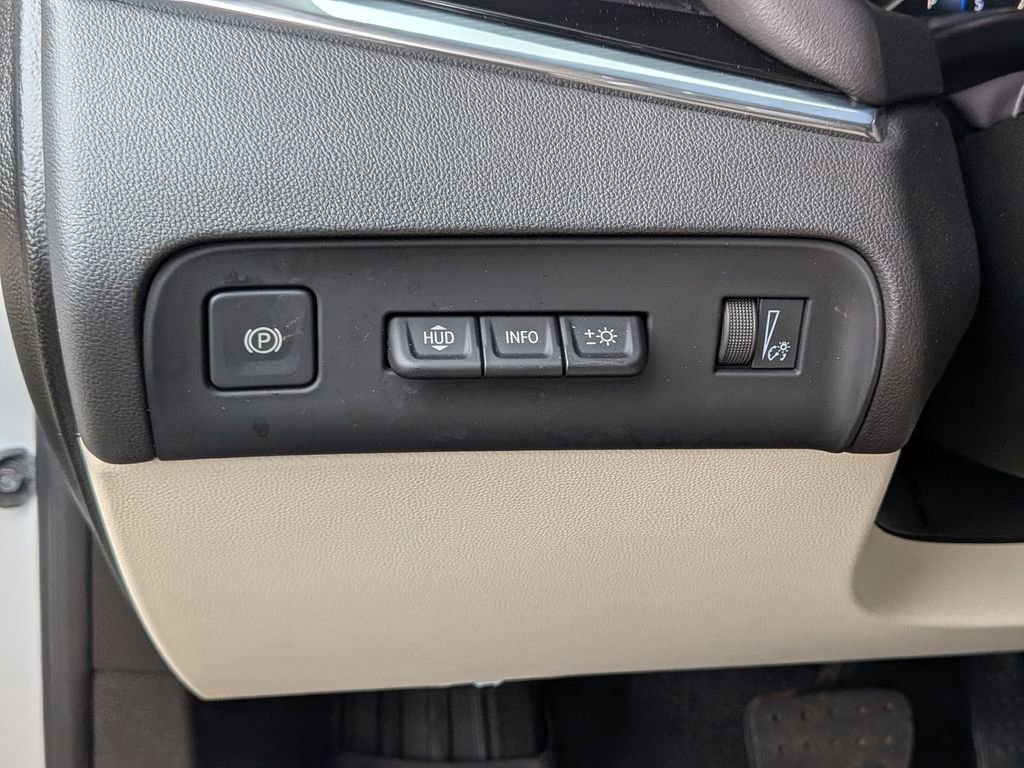 Used 2023 Buick Enclave Avenir w/ Avenir Technology Package image 16