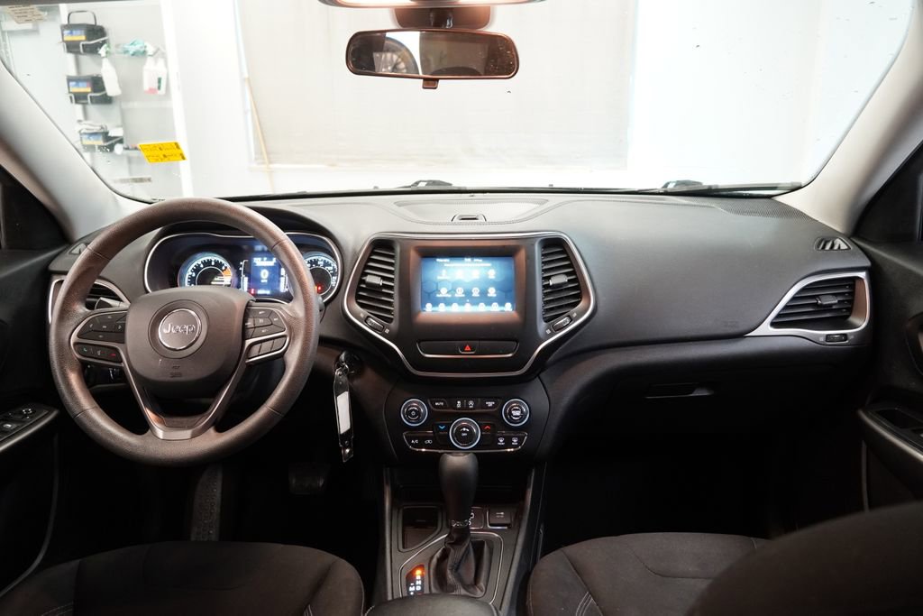 Used 2020 Jeep Cherokee Latitude FWD image 13