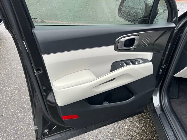 Used 2025 Kia Sorento EX image 11