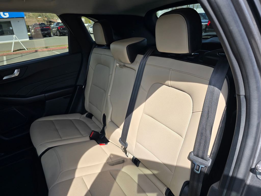 Used 2022 Ford Escape SEL image 17