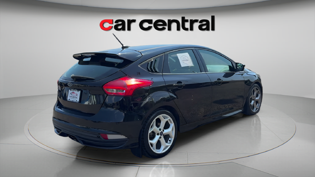 Used 2018 Ford Focus ST FWD image 5