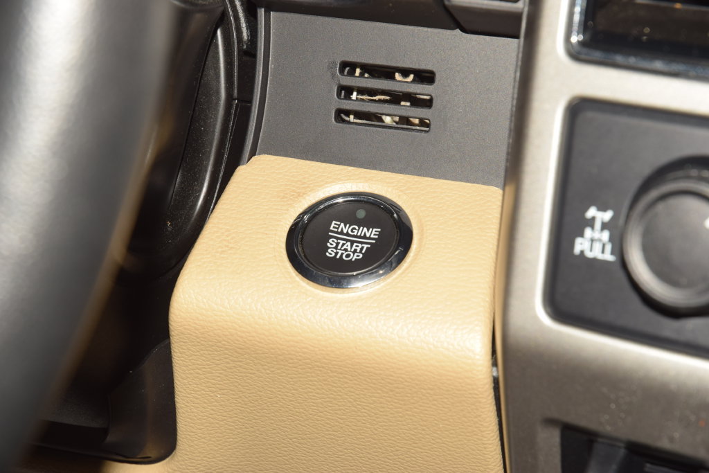 Used 2021 Ford F250 Lariat w/ Lariat Ultimate Package AWD/4WD image 39