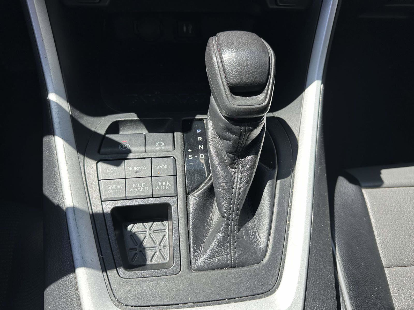 Used 2019 Toyota RAV4 LE AWD/4WD image 25