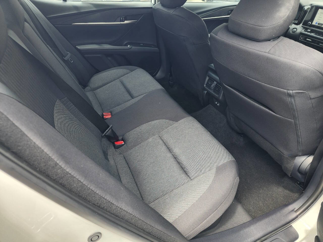 Used 2025 Toyota Camry LE image 18