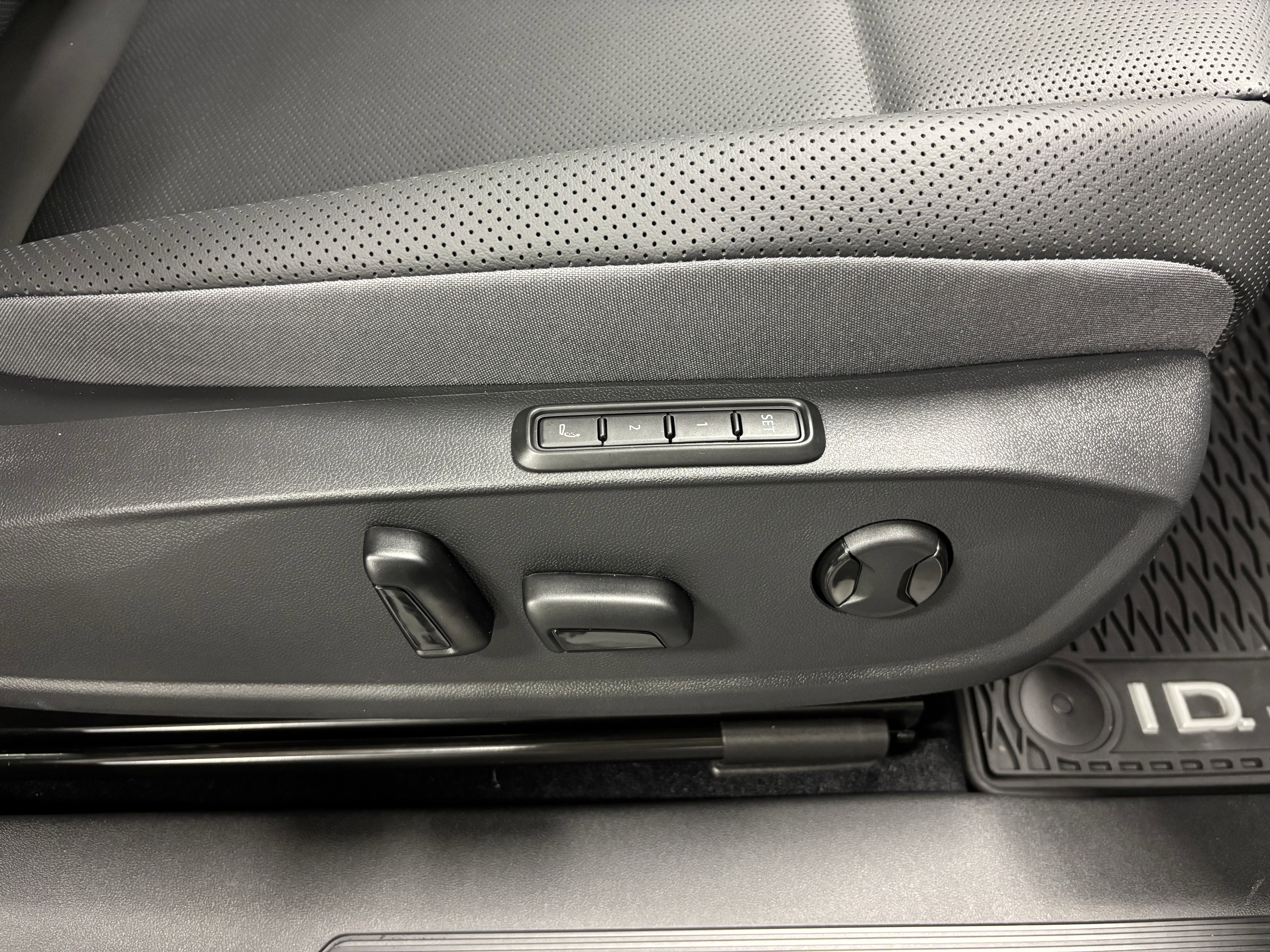 New 2025 Volkswagen ID.4 Pro S image 12