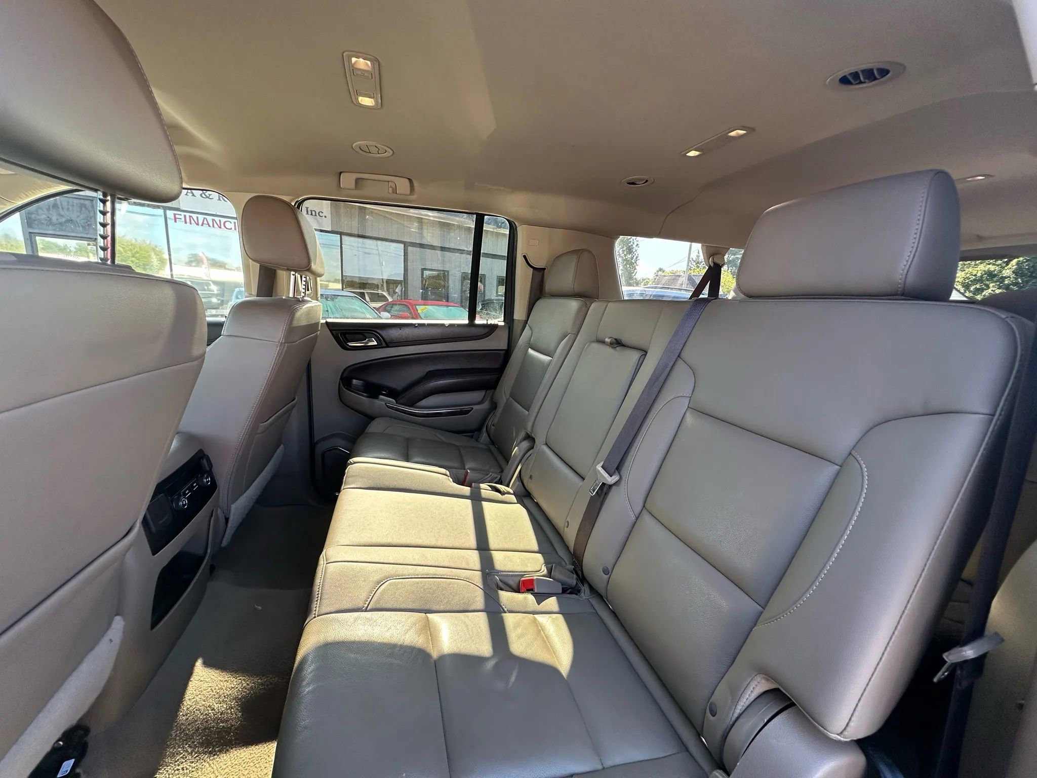 Used 2019 Chevrolet Suburban LT image 9