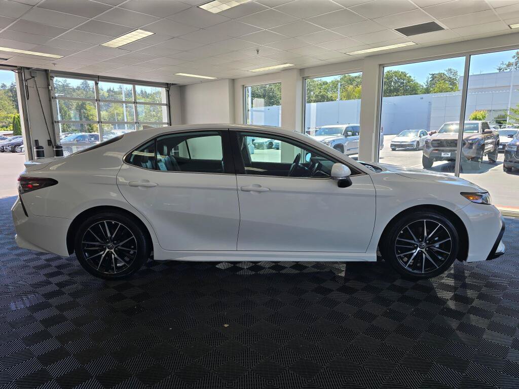 Used 2023 Toyota Camry SE AWD/4WD image 2
