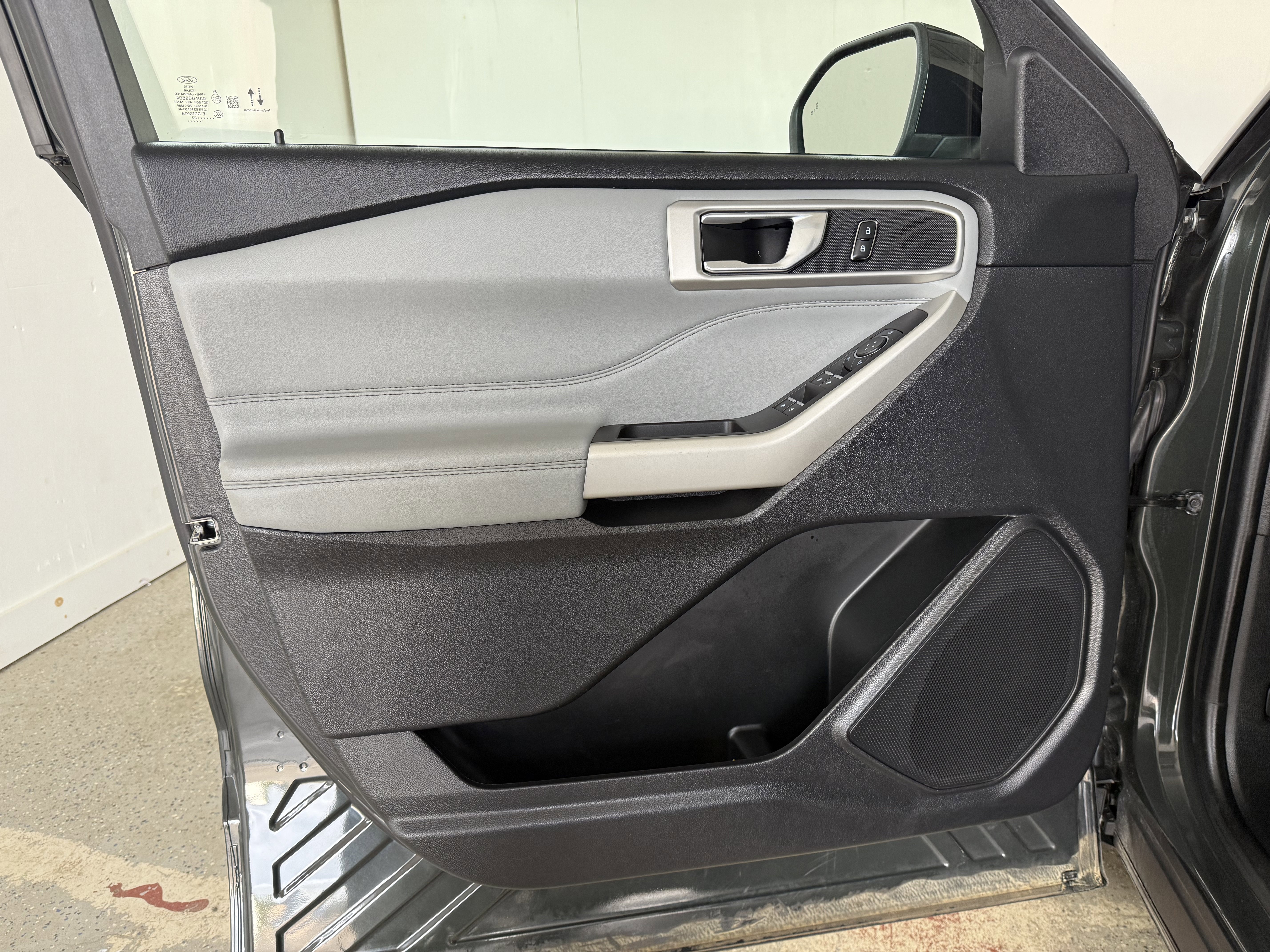 Used 2022 Ford Explorer XLT w/ Equipment Group 202A image 15