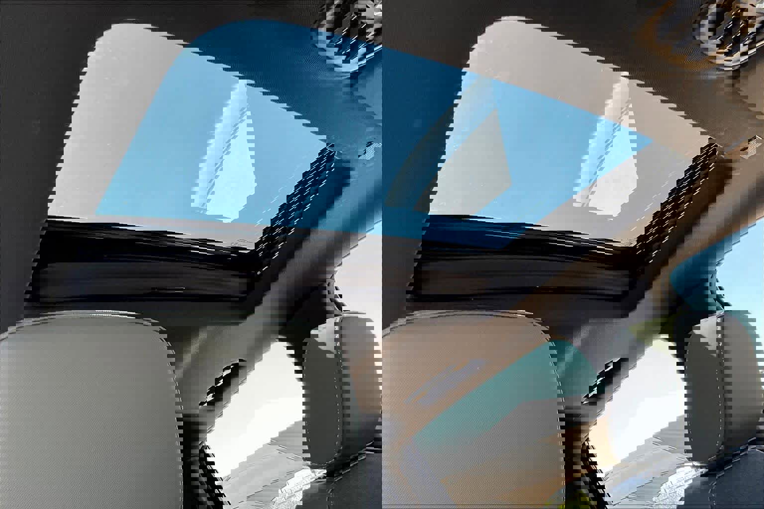 Used 2024 Chevrolet Colorado ZR2 w/ Technology Package AWD/4WD image 14