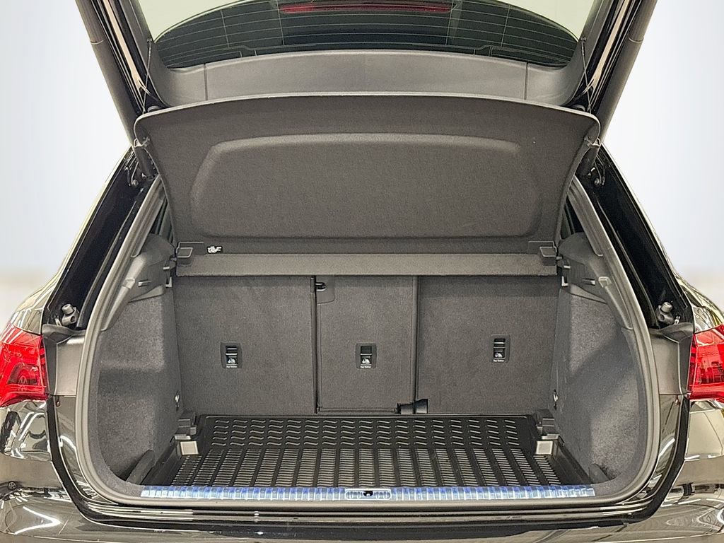 Certified 2025 Audi Q3 2.0T Premium w/ Convenience Package image 13