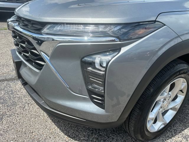 Used 2026 Chevrolet Trax LS w/ LS Convenience Package FWD image 9