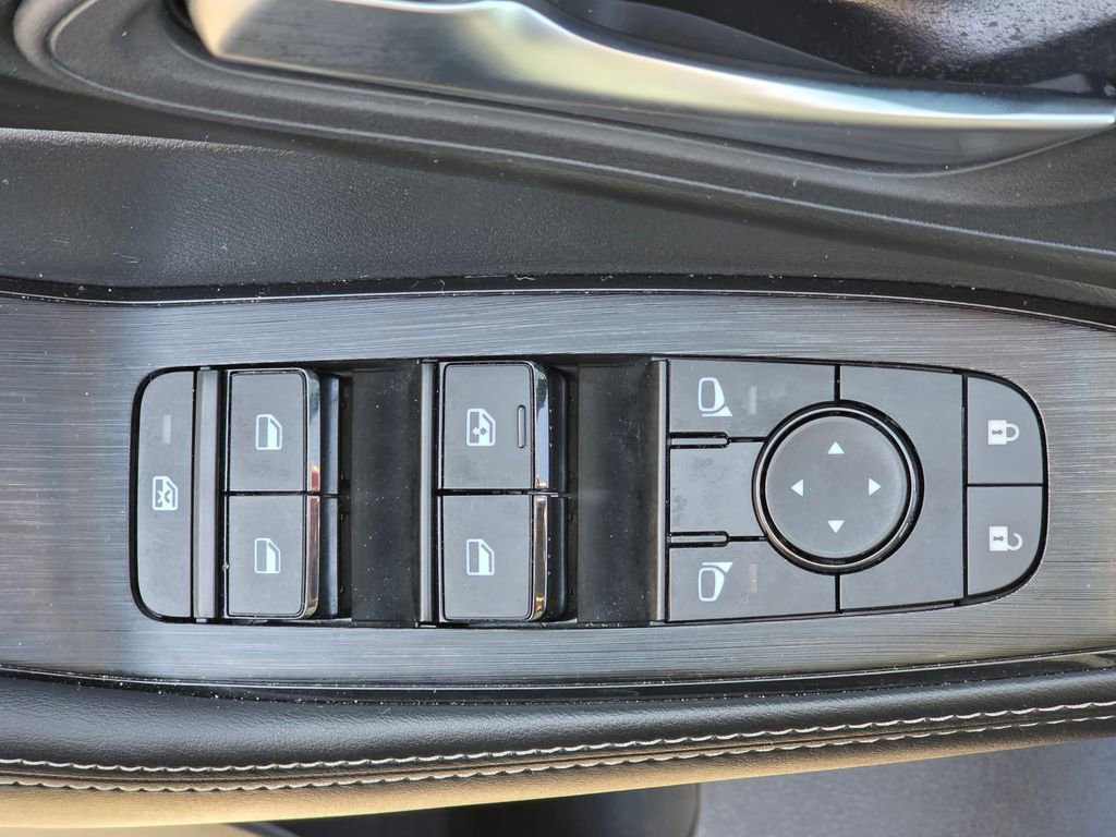 Used 2023 Nissan Rogue SV w/ SV Premium Package image 13