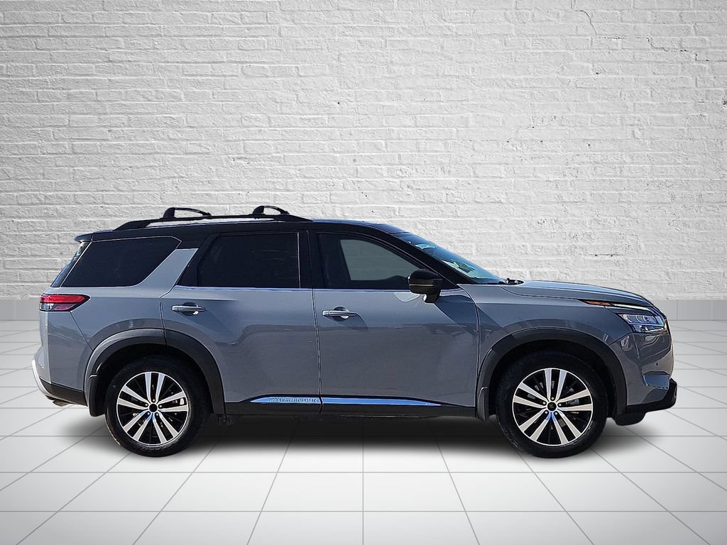 Used 2023 Nissan Pathfinder Platinum FWD image 5