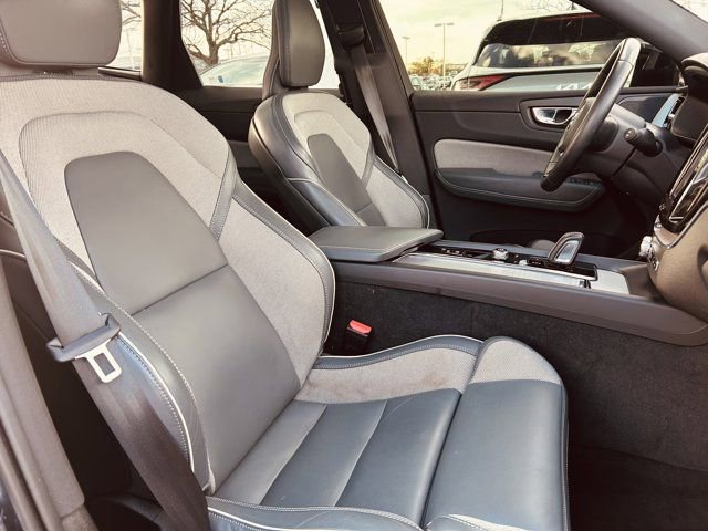 Used 2022 Volvo XC60 B6 R-Design w/ Advanced Package AWD/4WD image 27