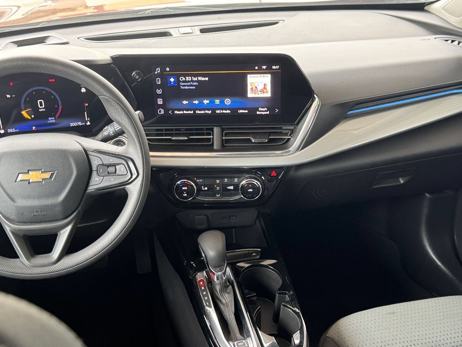 Used 2025 Chevrolet Trax LT FWD image 19