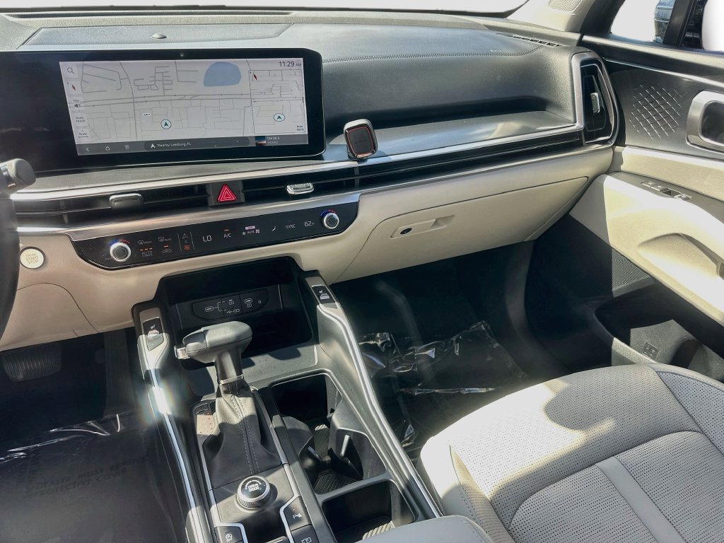 Certified 2025 Kia Sorento EX w/ Panoramic Sunroof Package FWD image 24