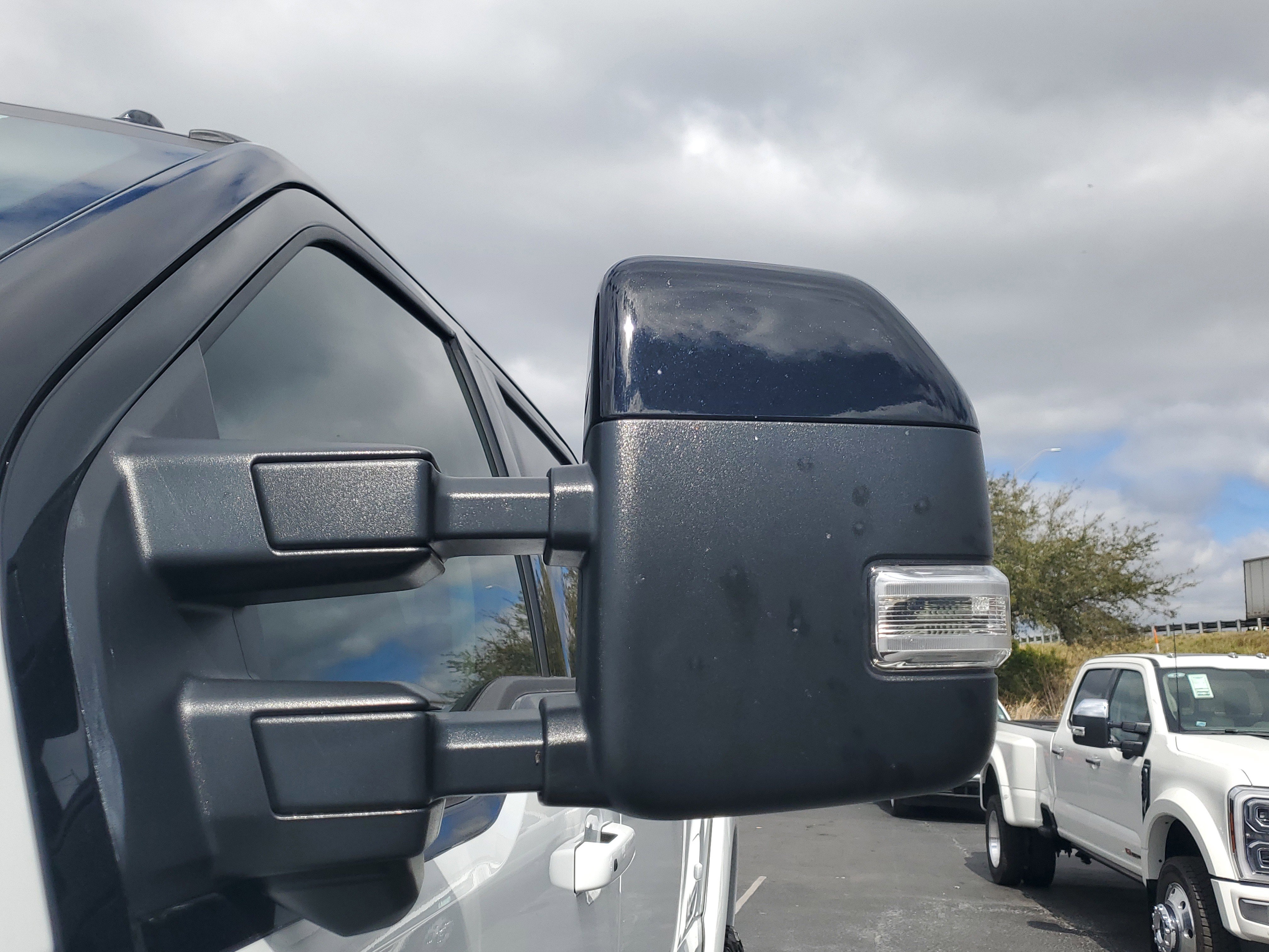 Used 2025 Ford F250 Lariat w/ Lariat Ultimate Package image 4