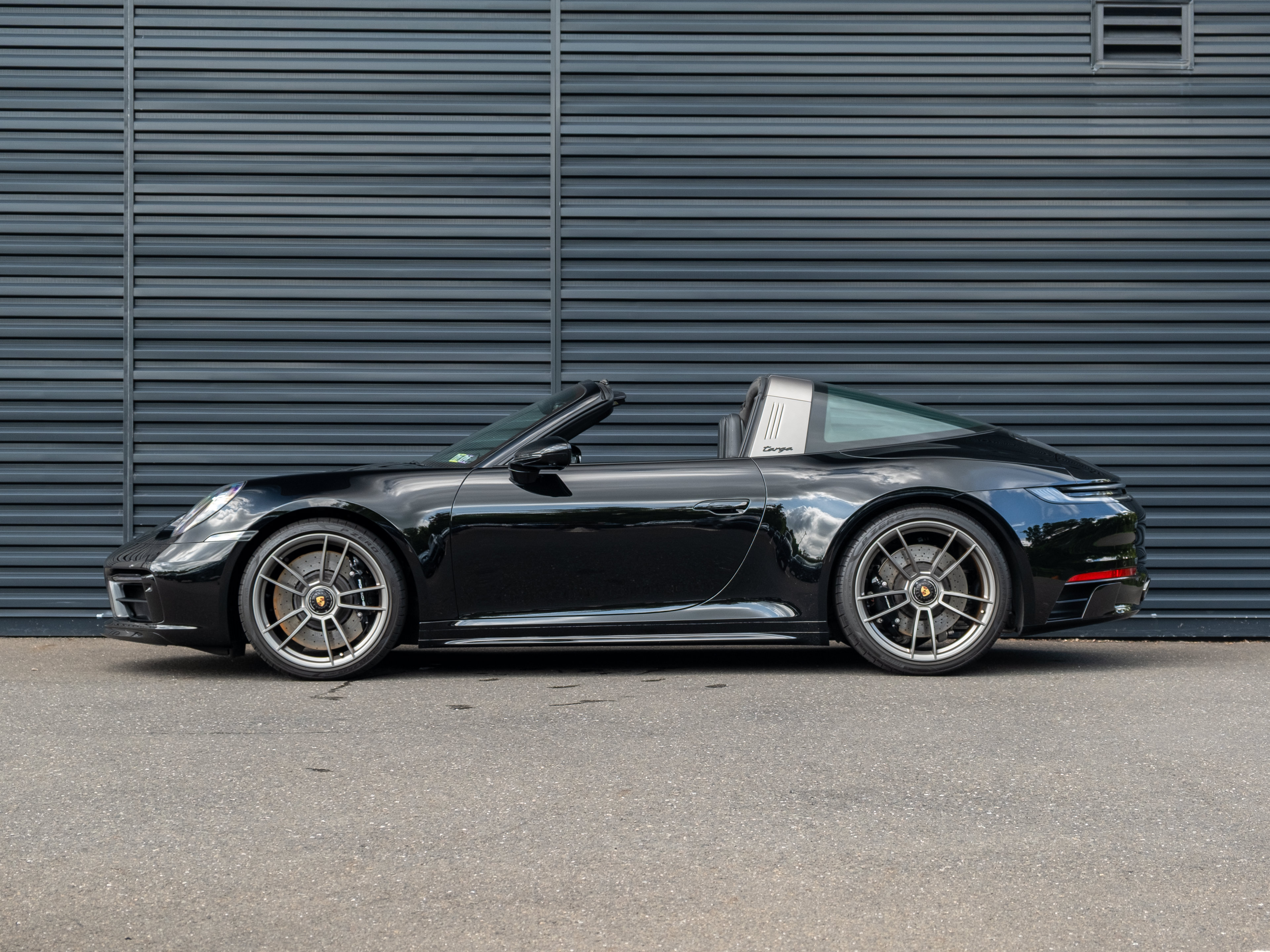 Certified 2022 Porsche 911 Targa 4 GTS AWD/4WD image 2