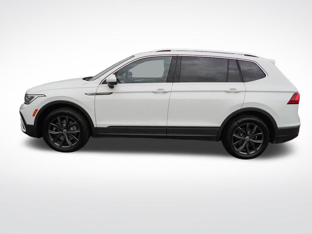 Used 2022 Volkswagen Tiguan SE w/ Panoramic Sunroof Package image 4