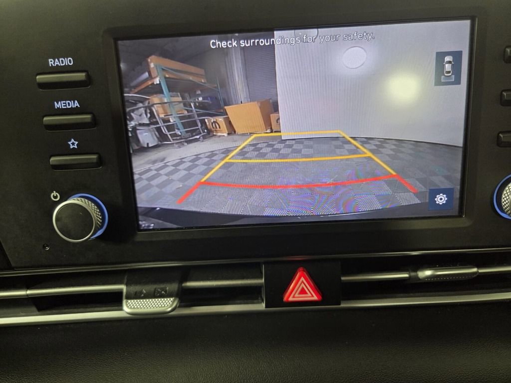 Used 2021 Hyundai Elantra SE image 14