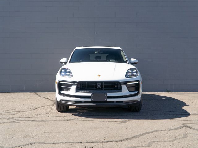 Certified 2025 Porsche Macan image 10