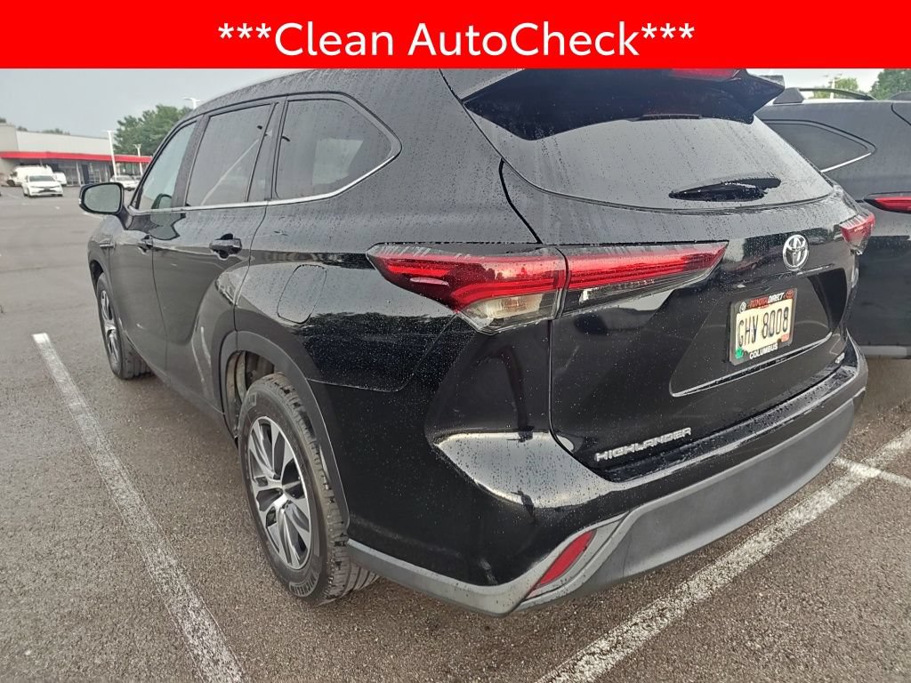 Used 2024 Toyota Highlander XLE FWD image 4