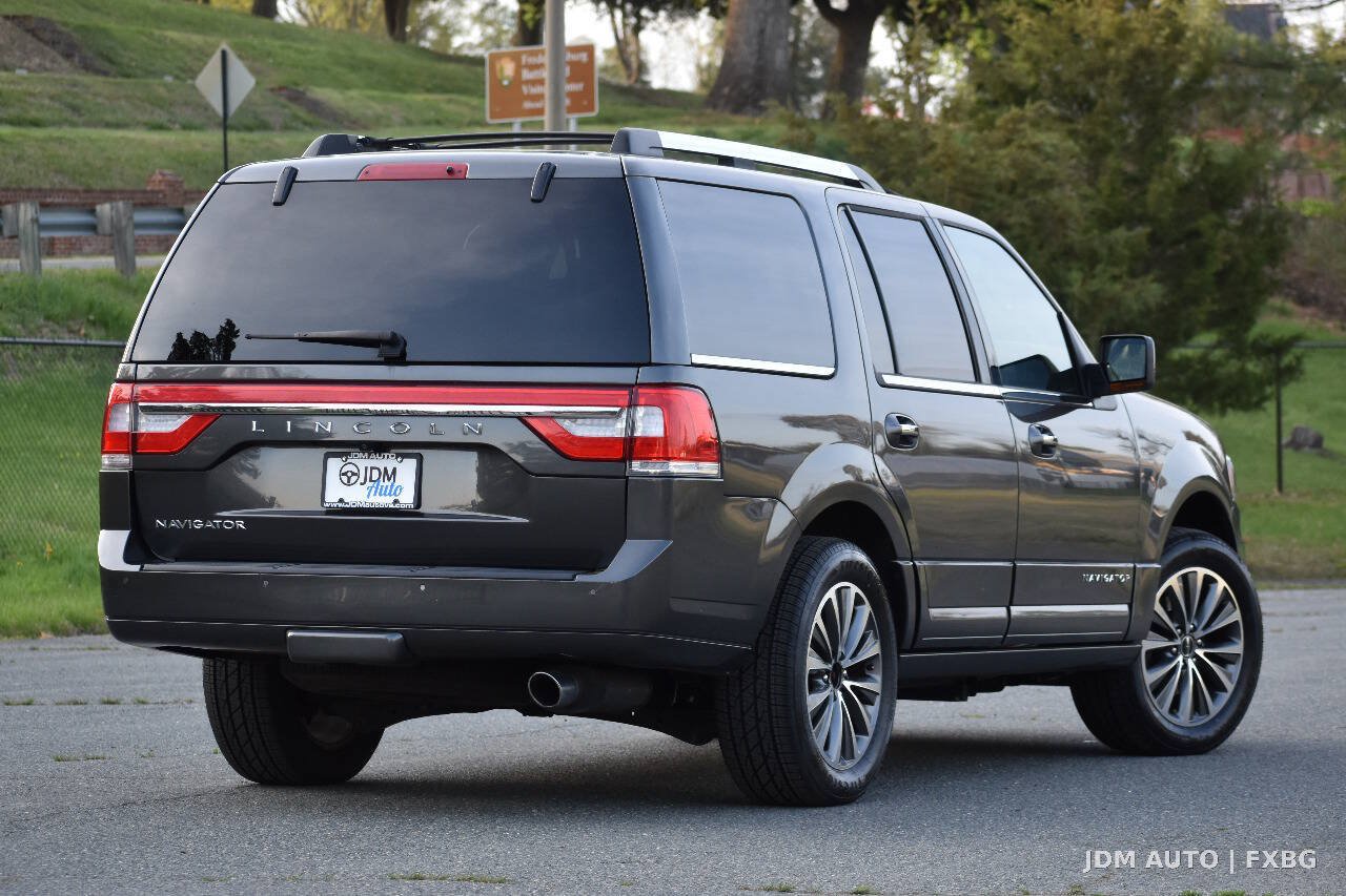 Used 2017 Lincoln Navigator Select AWD/4WD image 5