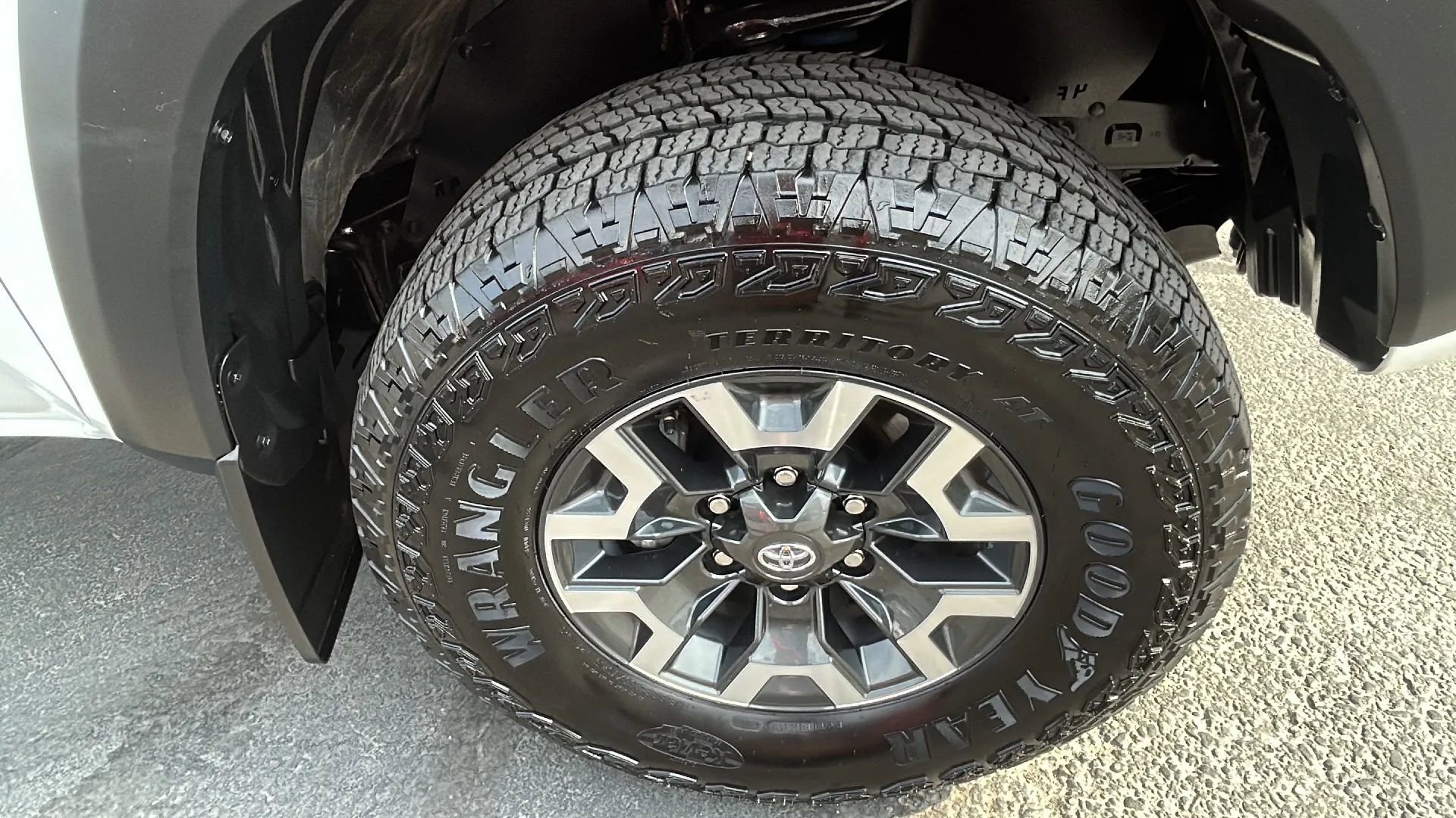 Used 2023 Toyota Tacoma TRD Off-Road image 32