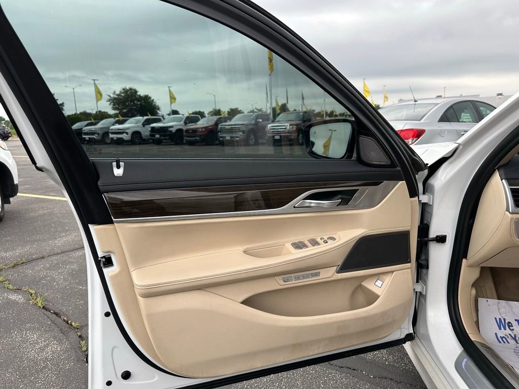 Used 2018 BMW 740i xDrive image 17