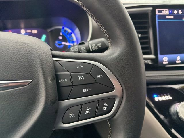Used 2023 Chrysler Pacifica Touring-L FWD image 35