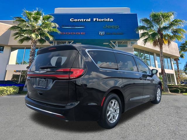 New 2026 Chrysler Pacifica Select image 5