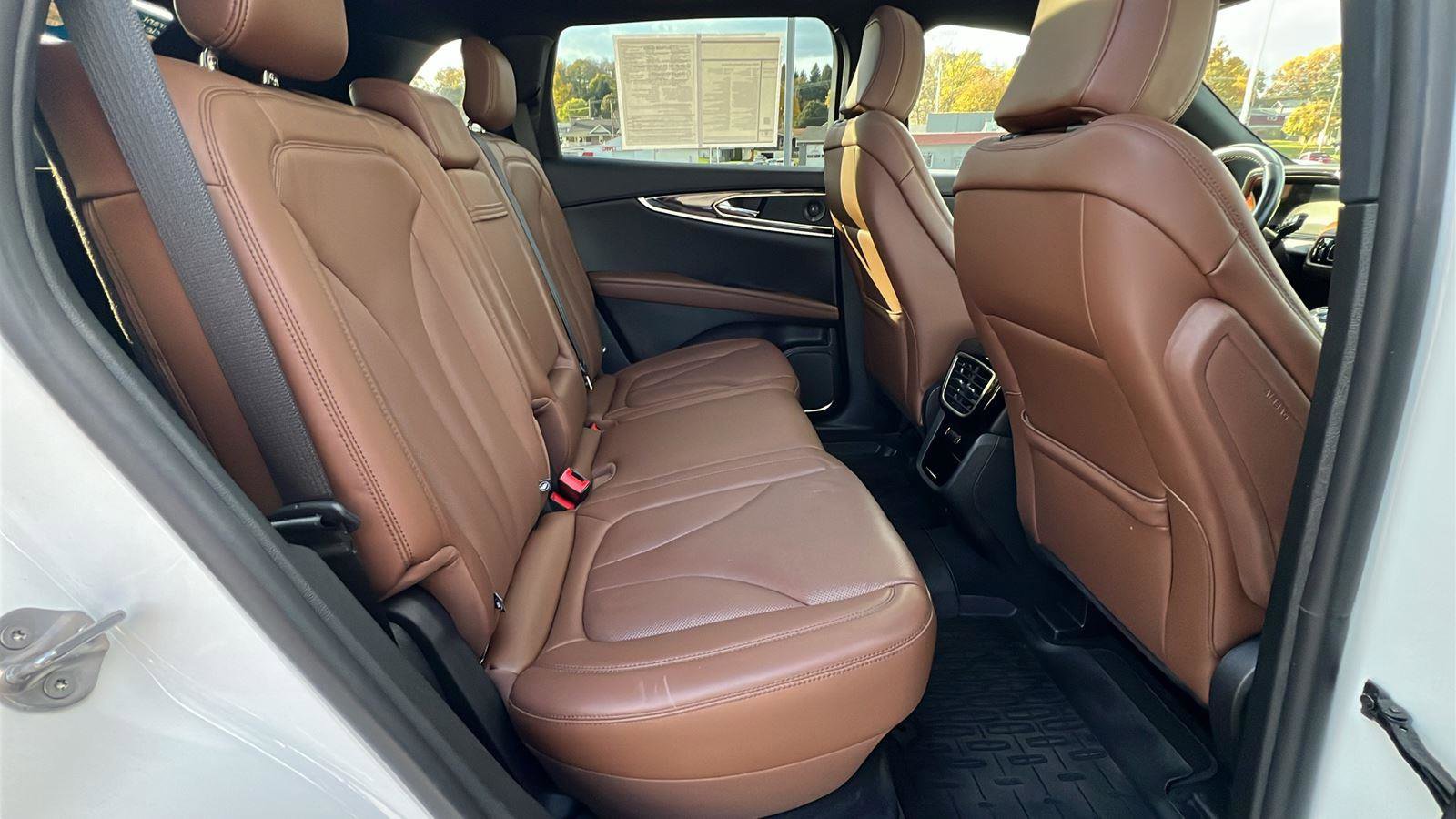 Used 2023 Lincoln Nautilus Reserve w/ Equipment Group 201A image 15