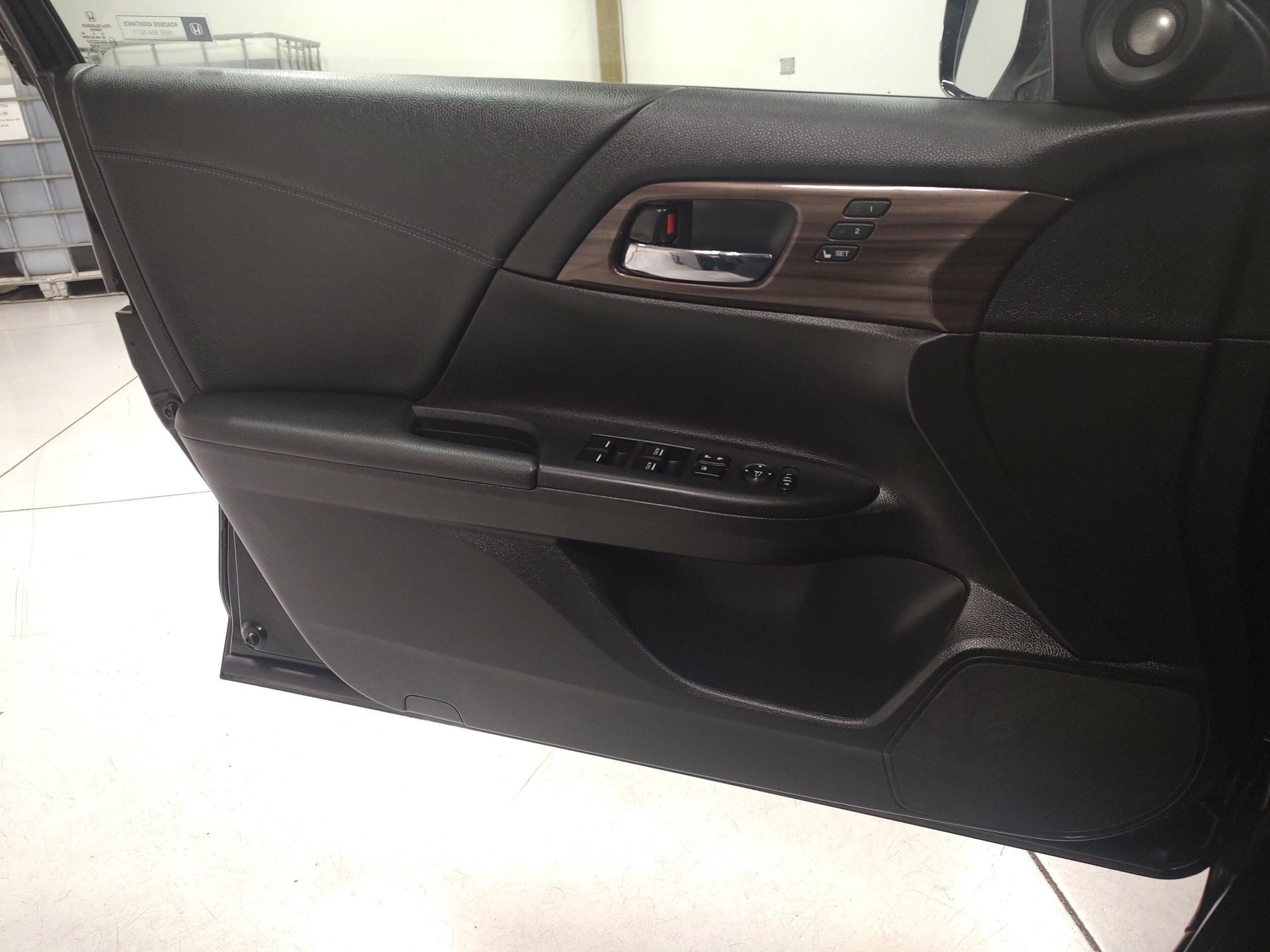 Used 2017 Honda Accord EX-L image 9