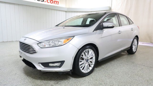 Used 2015 Ford Focus Titanium FWD image 2