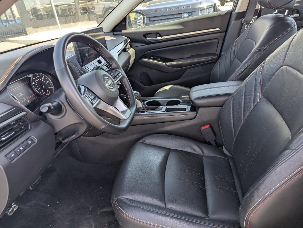 Used 2025 Nissan Altima 2.5 SR w/ SR Premium Package FWD image 25